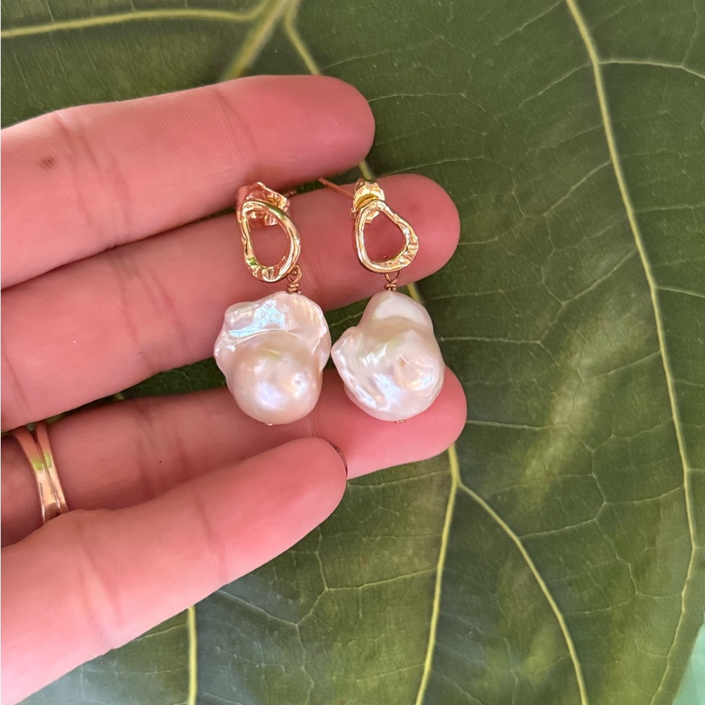 Elegant Gold and Pearl Drop Earrings - Picture 6 of 12